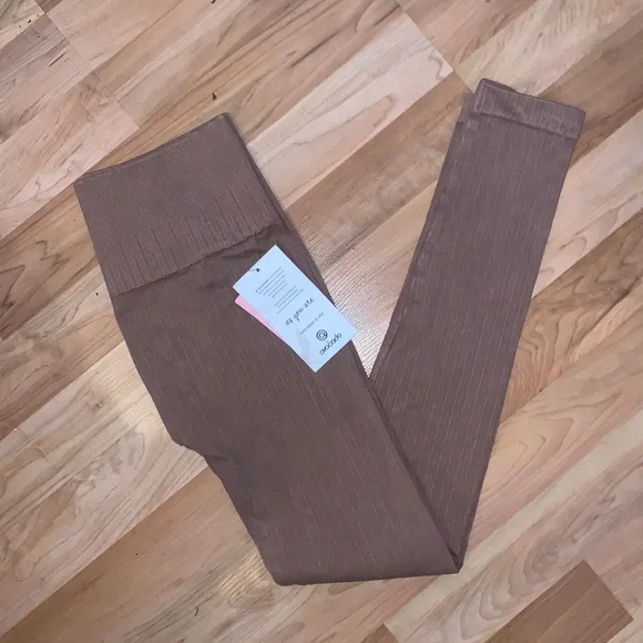 Avocado | Seamless Leggings Size Small/Medium - Picture 2 of 4